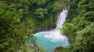 cascade rio celeste costa rica